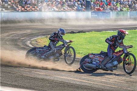 Hartes Ringen um die Endrunde. Der Marienhafer Ben Iken darf sein letztes U-19-EM-Finale bestreiten. Foto: Meret Edzards-Tschinke