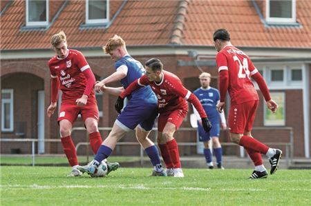 Heimsieg. Gegen BW Borssum gewann der FC Norden nach einer umkämpften Partie mit 3:0 auf dem Jahnplatz. Foto: Meret Edzards-Tschinke