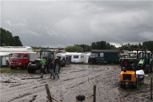 Zum 21. Mal Treckertreff in Rechtsupweg Im letzten Jahr musste aufgrund des schlechten Wetters das Treckertreffen am Sonnabendvormittag beendet werden. Foto: Johannes Müller