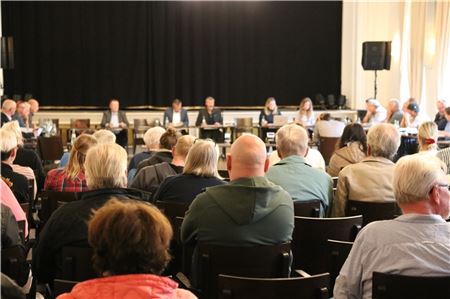 Im Mittelpunkt des Interesses der Insulaner bei der Ratssitzung stand das Dauerthema Zweckentfremdungssatzung. Fotos: Noun
