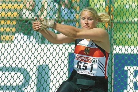 Im Nationaltrikot. 2004 nahm Andrea Bunjes vom SV Holtland als Deutsche Meisterin an den Olympischen Spielen teil.