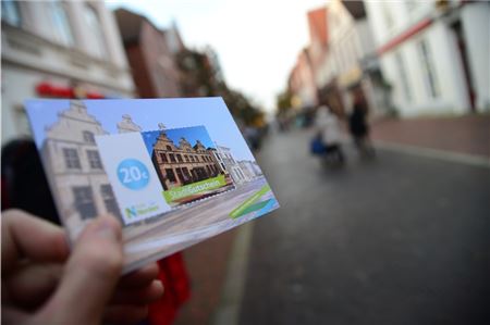 Im Oktober wurde der Norder Stadtgutschein digital. Er wird gut angenommen. Archivfoto