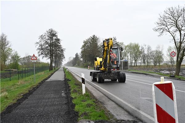 Im Zeitplan: In dieser Woche wird die Bundesstraße 72 bei Marienhafe wieder für den Verkehr freigegeben.