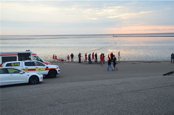 Wattwanderung kann tödlich enden: DLRG gibt Sicherheitstipps Immer wieder werden Wattrettungen von der DLRG am Norddeicher Strand trainiert.