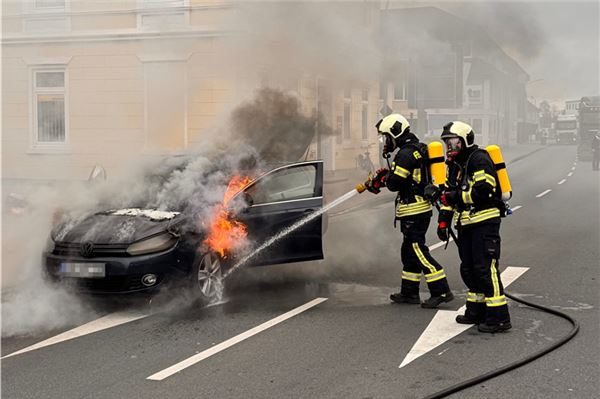 Auto gerät auf Großer Mühlenwallstraße in Brand In Aurich geriet am Freitag ein Auto in Brand.
