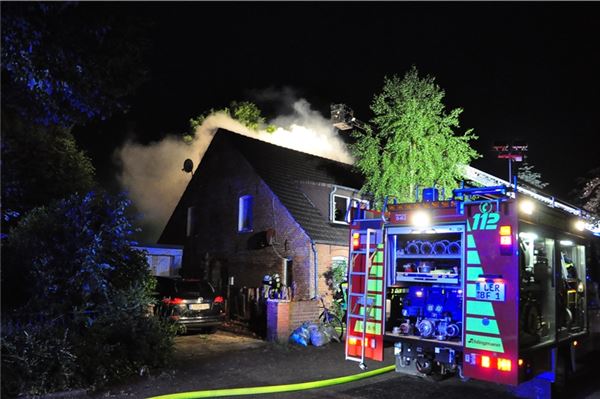 In diesem Haus in Leer brach das Feuer aus, bei dem ein Mann ums Leben kam.