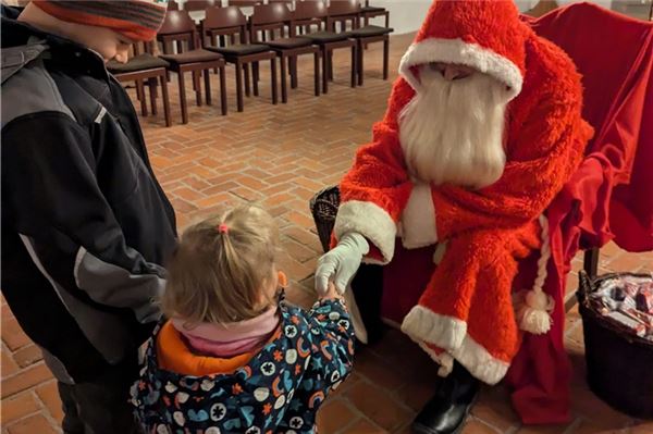 In Hage war der Nikolaus in der St.-Ansgari-Kirche.