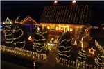 In Moordorf leuchtet auch dieses Jahr wieder das Weihnachtshaus, mit mehr als 50000 LEDs. Foto: Nonstop News