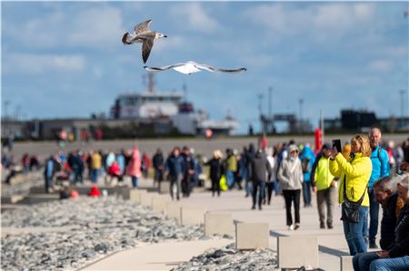 In Norddeich verzeichnet man nach wie vor Zuwächse bei den Touristenzahlen – von einem abebbenden Interesse ist nichts zu spüren. Foto: Ute Bruns