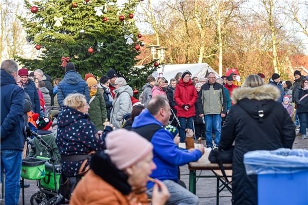 In Osteel war viel los beim Weihnachtsmarkt.