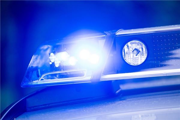 18-Jähriger kommt in Süderneuland ums Leben In Süderneuland ist am Sonnabend ein 18-Jähriger unter „unglücklichen Umständen“ ums Leben gekommen.
