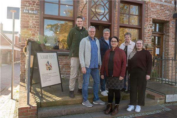 „Wir lieben unsere Schaffelle“ Jim Hildebrandt (v. L.), Mike Frölich, Agnes Hugen, Pamela Frölich, Brigitte Schipper und Nina Mammenga.