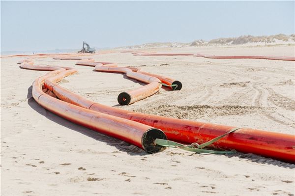 :Kabelschutzrohre am Norderneyer Nordstrand.. Foto: Amprion GmbH