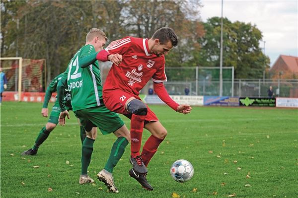 Kapitän bleibt an Bord. „Jens Bakker ist ein wichtiger Führungsspieler und eine Identifikationsfigur“, lobt Jelto Müller als Mitglied des FCN-Vorstandes. 