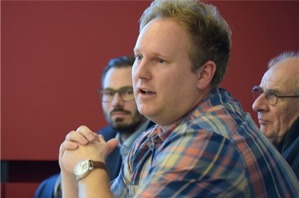 Karsten Heuer vom Amt für Kreisstraßen informierte die Politiker über die geplanten Baumaßnahmen. Foto: Klaus-Dieter Heimann