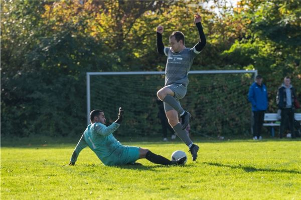 SG Norden/Norddeich muss sich mit Punkt begnügen Kein Vorbeikommen. Die SG-Kicker dürften nach der Punkteteilung nicht zufrieden sein. Bild: Ute Bruns