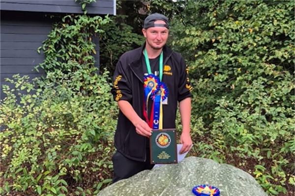 Kevin Rataj hat viel Erfahrung mit dem Kürbiszüchten. Er begann mit diesem Hobby schon als Kind. Foto: privat