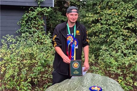 Kevin Rataj hat viel Erfahrung mit dem Kürbiszüchten. Er begann mit diesem Hobby schon als Kind. Foto: privat