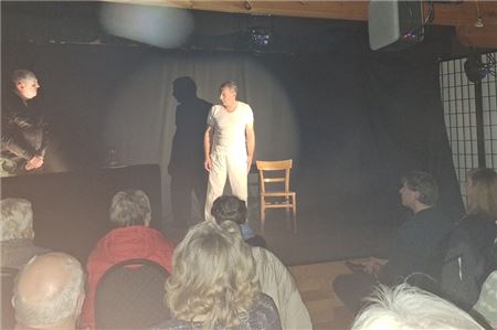 Klein aber Oho: Der Theatersaal bietet nur wenig Platz für Publikum.