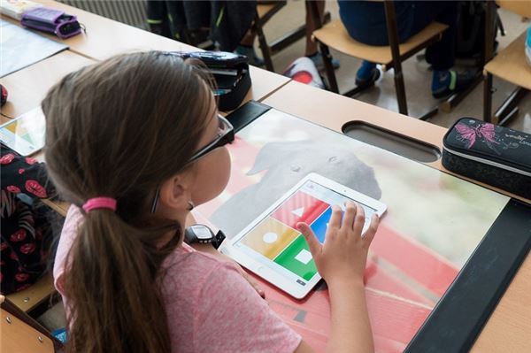 Land und Bund fördern die Ausstattung von Schulen mit Tablets. 