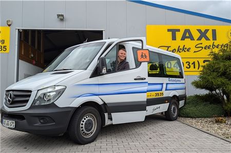 Luca Seeberg blickt positiv in die Zukunft des Taxi-Unternehmens. Foto: Merlin Klinke