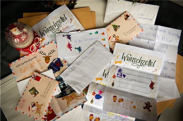 Mehr als 100 Briefe sind im Postamt des Weihnachtsmannes von der Nörder Wiehnacht eingegangen. Foto: Meret Edzards-Tschinke