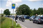 Mehr Polizisten als Kutten: Möglichst viele Besucher sollen bei der An- und Abreise kontrolliert werden. Foto: Ute Bruns