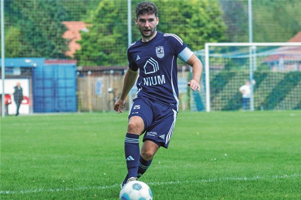 Mehr Stabilität. Hages Rechtsverteidiger Eike Brungers meldet sich im Heimspiel gegen Larrelt zurück. Foto: Meret Edzards-Tschinke