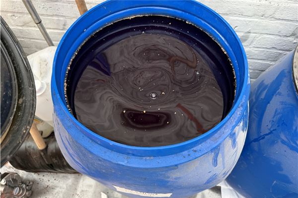 Heizöl-Austritt in Norden: Feuerwehr stundenlang im Einsatz Mehrere Liter Heizöl waren ausgelaufen.