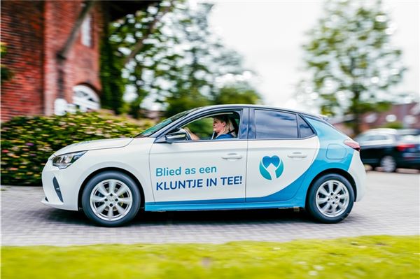 Mit den Dienstwagen ist es dem Team von PflegeLust gestattet, auch häusliche Pflege anzubieten.