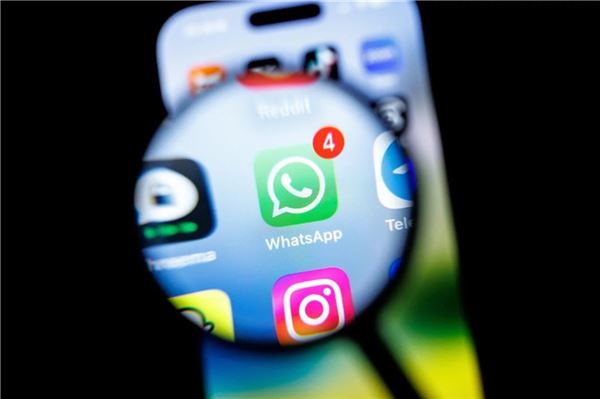 Mithilfe eines Chats initiierte der Hinteraner den Betrug. Symbolfoto: dpa