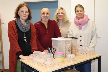 Monika Törnert, José Relvado, Ina Franke und Silvia Meyer-Bartsch (v.l.) servieren kostenlose Mahlzeiten.