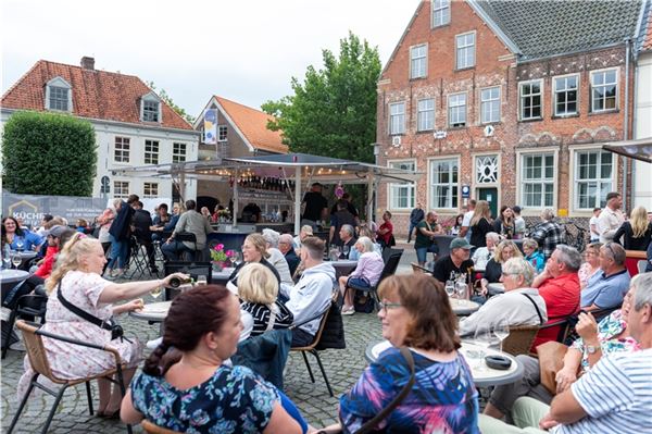 Musik, Wein, gute Gespräche: Das bietet das Norder Weinfest.