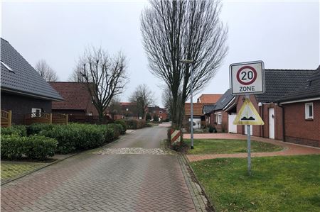 Noch ist der Sträkweg ein verkehrsberuhigter Bereich ohne Busverkehr. Geht es nach den Anwohnern, soll dies auch in Zukunft so bleiben. Fotos: Hauke Eilers-Buchta