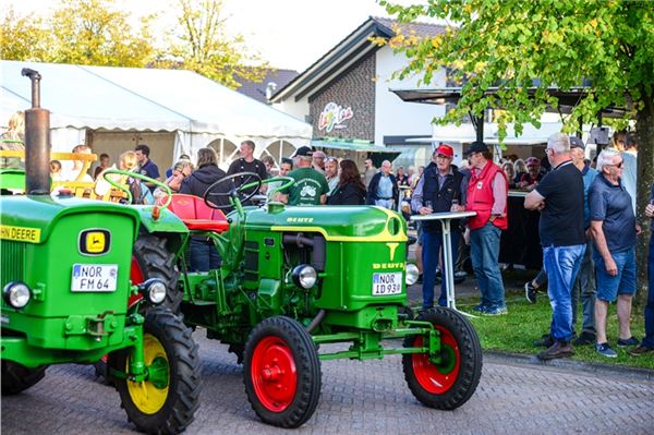 Tradition trifft Technikbegeisterung in Rechtsupweg Oldtimer-Freunde kommen beim Döschkefest in Rechtsupweg voll auf ihre Kosten.