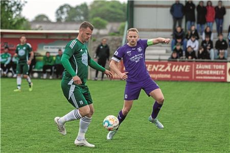 Packendes Heimspiel. Der SV Leezorf (l.) forderte den Aufstiegsaspiranten SG RW/Kickers Emden II. Foto: Johannes Müller