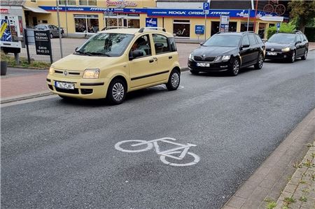 Passenderweise ist dieses Fahrrad-Piktogramm gleich vor einen Zweirad-Laden entstanden. Foto: ADFC