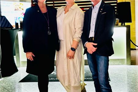 Past-Präsidentin Ines Kirch, Präsidentin Silke Ennen und Vize-Präsident und Nachfolger 2026, Brian Müller.