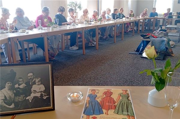 Von Pomade und Petticoats Rege Beteiligung beim Erzählcafé zum Thema „Mode und Frisuren“.
