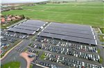 Rund 600 Parkplätze wurden mit Solardächern ausgestattet. Sie erzeugen den Strom für 264 Ladestationen für Elektrofahrzeuge.