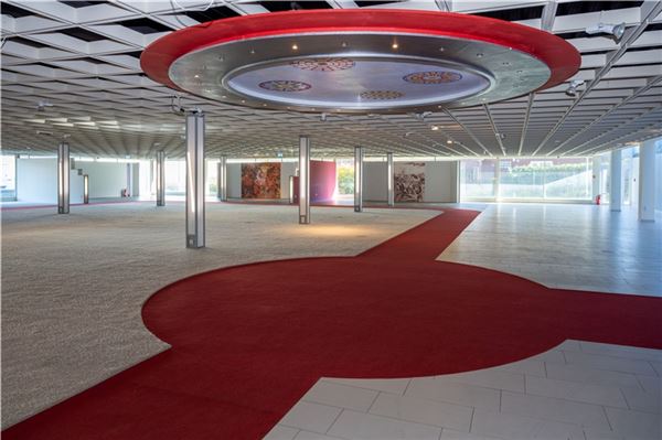 Gewerbeschau in Norden: 80 Betriebe – ein Wochenende voller Highlights Rund 80 Aussteller finden Platz im ehemaligen Möbelhaus Pflüger.