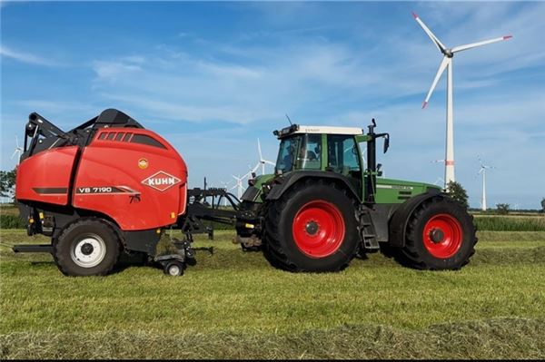 Rundballen pressen und wickeln ist eines der vielen Angebote.