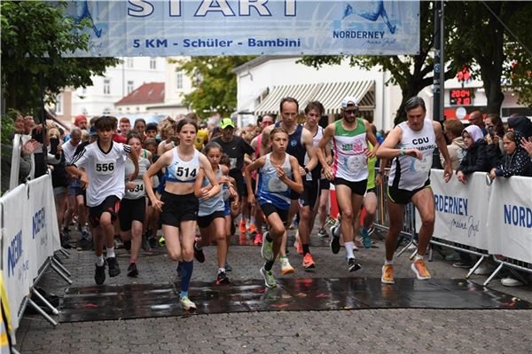 Schnelle Beine. Die erst zwölfjährige Talea Pfluger von Fortuna Wirdum lief in der Frauenklasse über die Fünf-Kilometer-Distanz in 21:01 Minuten auf den dritten Rang.