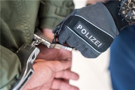 Sechs Personen wurden bei der Polizeiaktion festgenommen. (Symbolfoto)