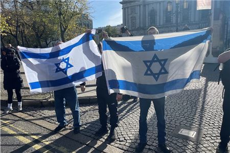 Solidaritätskundgebung für Israel in Belfast/Nordirland. Am heutigen Montag wird auch in Leer zu einer Kundgebung aufgerufen.