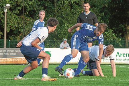 Späte Tore. Erst in der Schlussphase legte BW Borssum ein 2:0 vor. Süderneuand kämpfte sich noch heran. Foto: Hinrich Saathoff