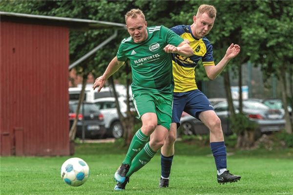 Späte Tore. Onno Warners setzte in der 90. Spielminute den Schlusspunkt für den erneut siegreichen SV Arle, der sich auch beim SuS Berumerfehn behauptete. Foto: Meret Edzards-Tschinke