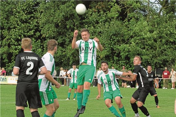 Sprung nach oben. Der RSV Visquard (grüne Hosen) hat sich immerhin auf den drittletzten Platz verbessert. Foto: Johannes Müller