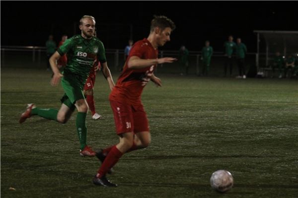 Fadel Diabs Schuss ins Glück Starke Leistung beim glücklichen Sieg. Auch Matthias Giesenberg – hier gegen Bent Bogena – überzeugte in der FCN-Abwehr. Fadel Diab gelang das glückliche 1:0. Foto: Johannes Müller