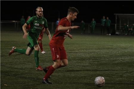 Starke Leistung beim glücklichen Sieg. Auch Matthias Giesenberg – hier gegen Bent Bogena – überzeugte in der FCN-Abwehr. Fadel Diab gelang das glückliche 1:0. Foto: Johannes Müller